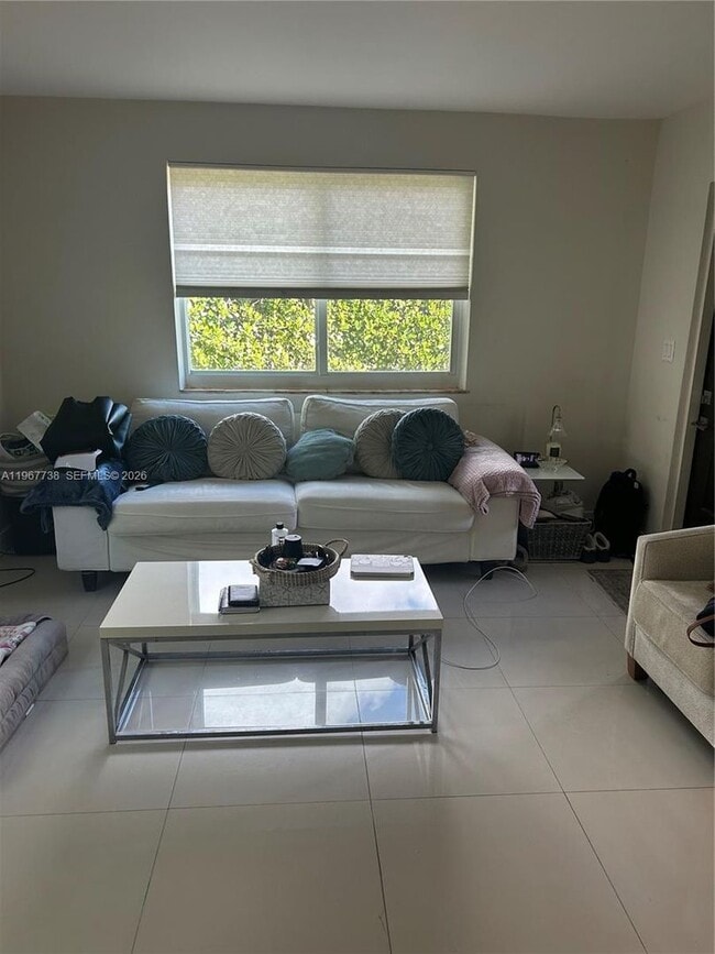 Foto del edificio - 1560 NE 129th St