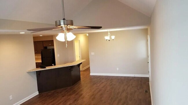 Foto del edificio - 733 Village Creek Dr