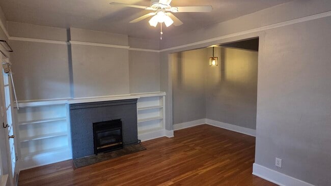 Built in shelves - 819 N 5th Ave