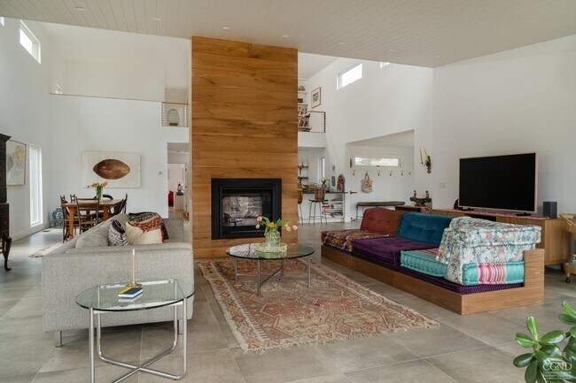 Building Photo - 95 Best Ln