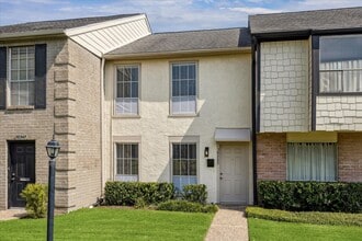 Building Photo - 10345 Longmont Dr