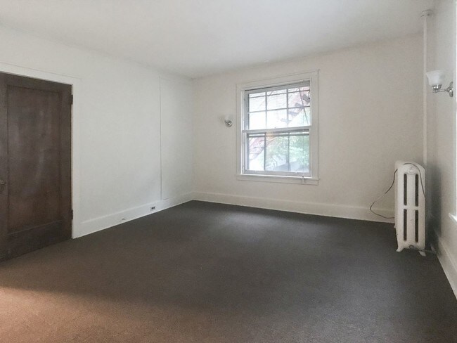 Building Photo - 2BR/1BA ALL UTILITIES INCLUDED!