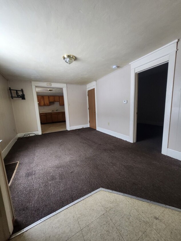 Primary Photo - Lower 2 bedroom apartment