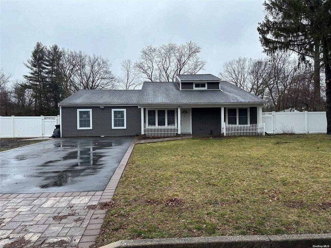 4 Hale Ln, Coram, NY 11727 House Rental in Coram, NY