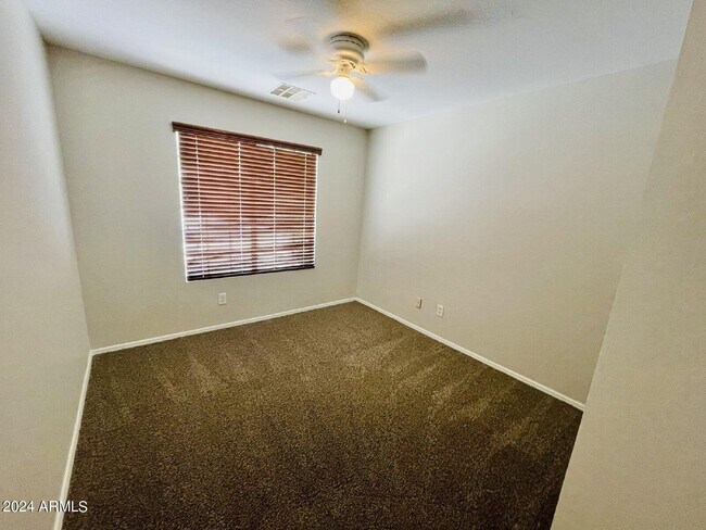 Foto del edificio - 37154 W Amalfi Ave