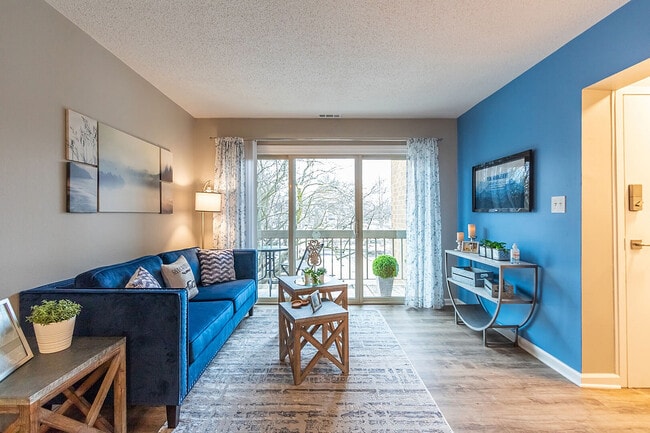 Dakota - Sala de estar - Ridgewood Apartments