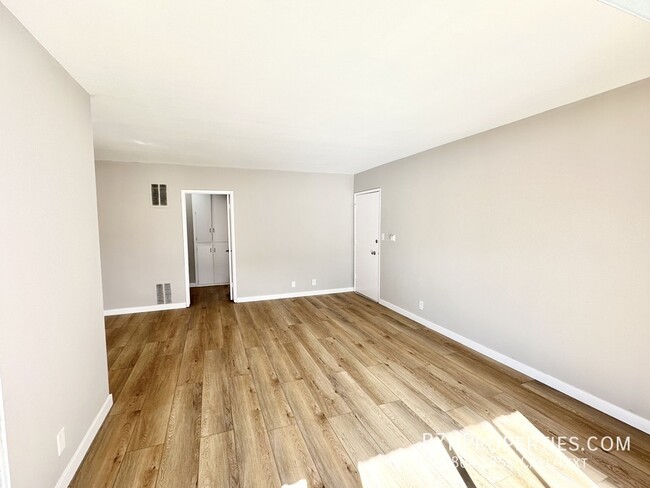 Foto del edificio - Newly Updated 2Bedroom 1Bathroom In Prime ...