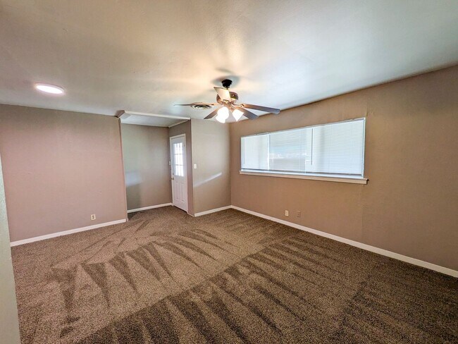 Foto del edificio - 3265 East Dr