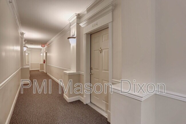 Foto del edificio - 5801 Clipper Ln