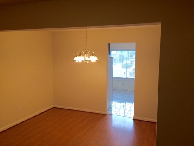 Foto del edificio - Large end unit townhouse