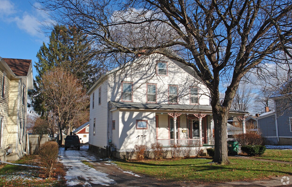 Primary Photo - 27 Eagle St