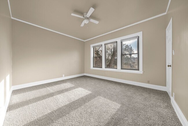 Foto del edificio - 7751 S Saginaw Ave