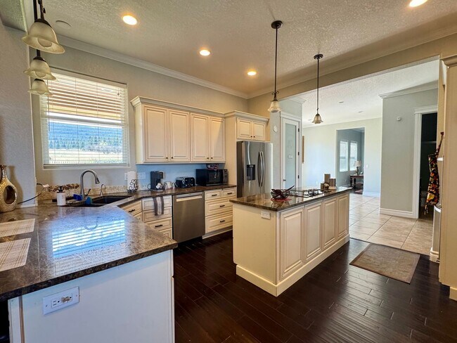 Foto del edificio - 130 Ridge Dr