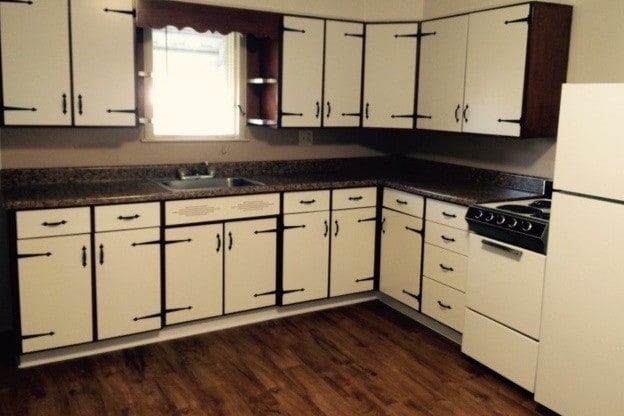Kitchen - 144 Alexander Ave