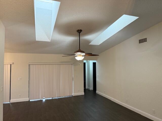 Foto del edificio - 1603 Hollyhock Rd