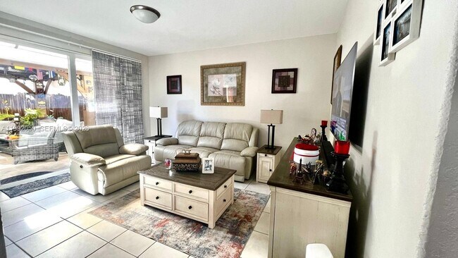 Foto del edificio - 6980 NW 177th St