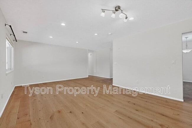 Building Photo - 8301 Cherry Hills Dr NE