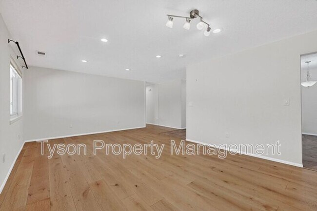 Foto del edificio - 8301 Cherry Hills Dr NE