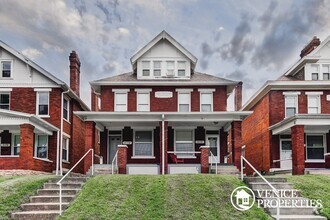 Building Photo - 2172-2174 Summit St