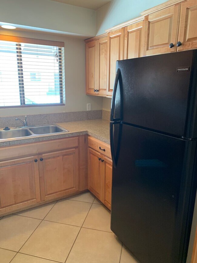 Foto del edificio - RENT REDUCED! Village at University Heights 2 bed/2 bath - $1,700.00 per month.