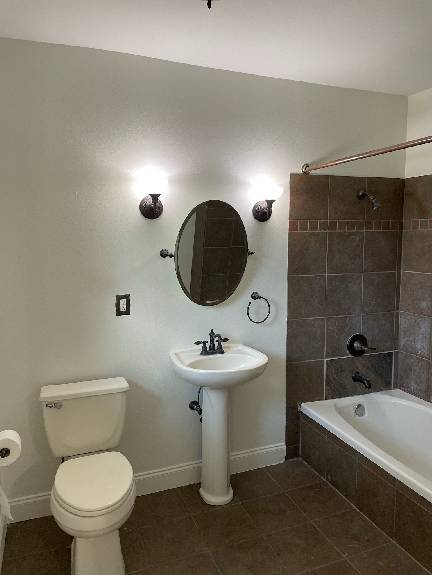 Building Photo - Updated home close to LSU!