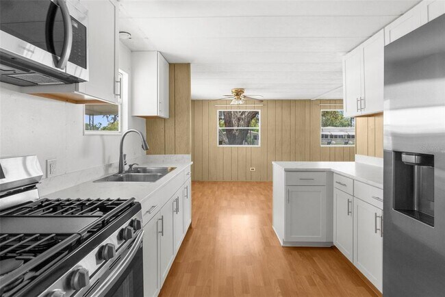 Foto del edificio - 7305 Score St