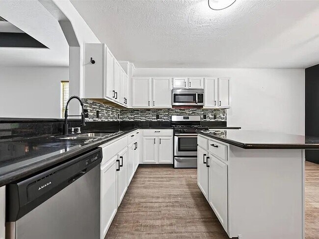 Foto del edificio - 24019 Kingbriar Dr