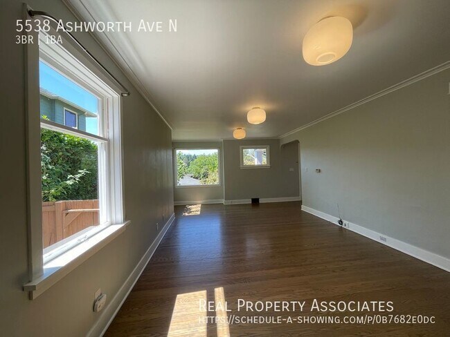 Foto del edificio - 5538 Ashworth Ave N