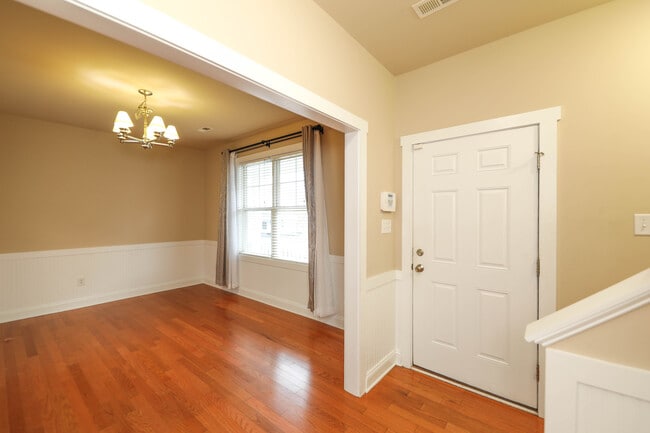 Building Photo - 328 Marquette Ct