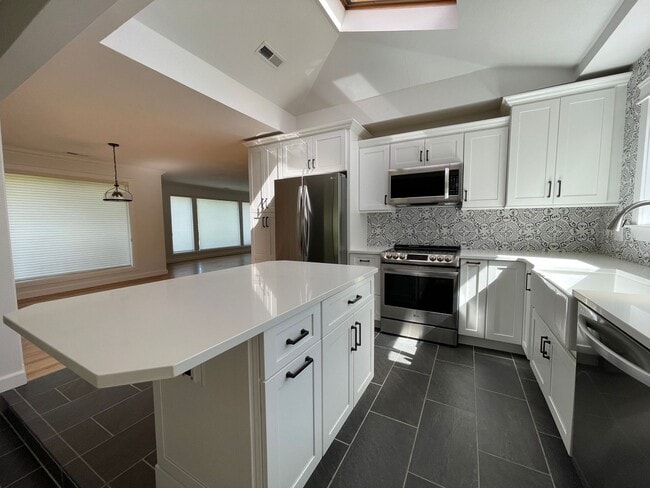 Building Photo - Updated 3 bedroom, 2 bath home