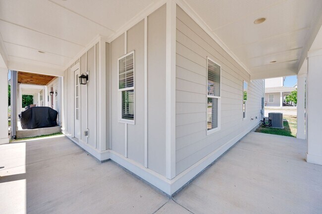 Foto del edificio - Beautiful 2BE/2BA well-maintained home in ...