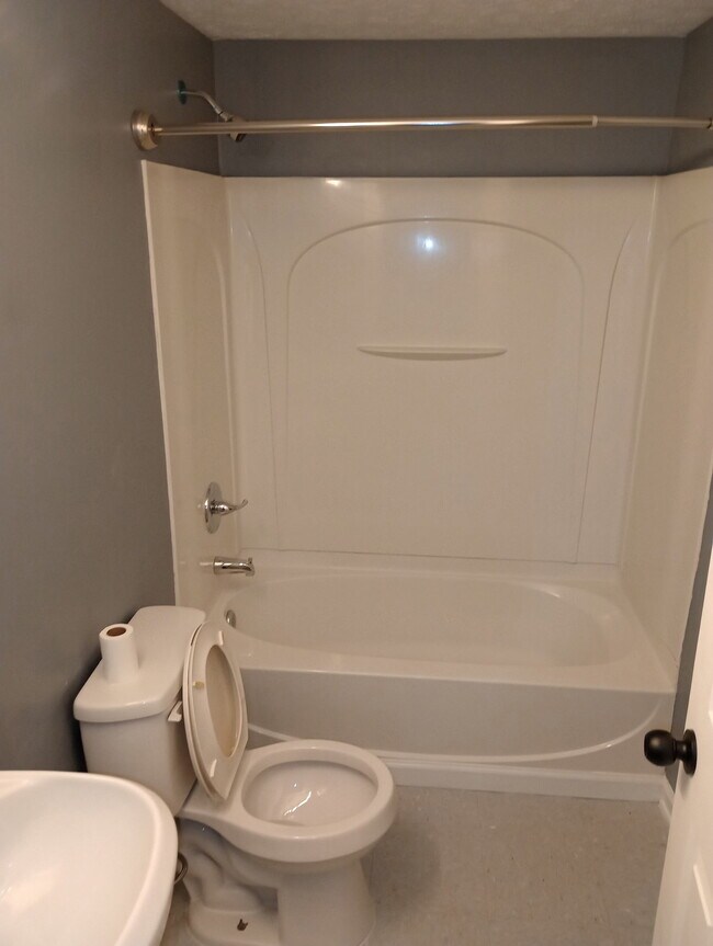 Baño de la planta baja - 3308 Kirby Ave
