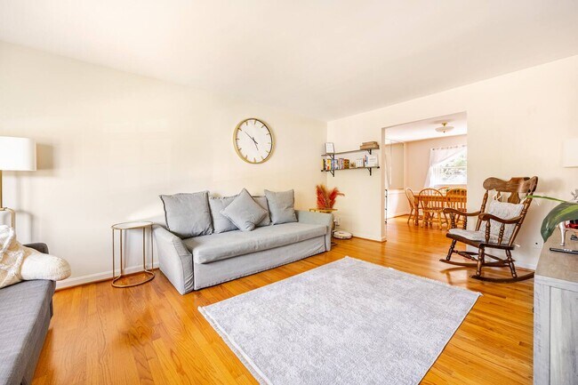 Foto del edificio - 7527 Fairwood Ln
