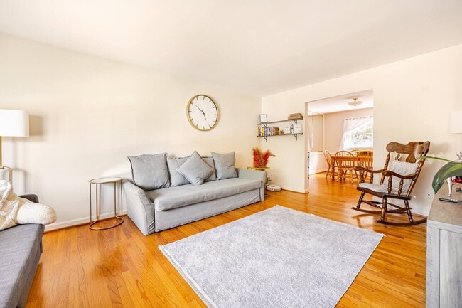 Photo - 7527 Fairwood Ln House