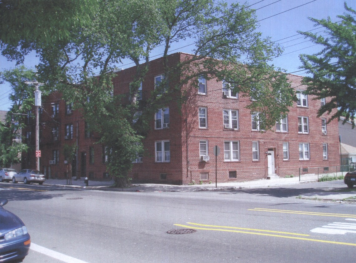 Primary Photo - 452 City Island Ave