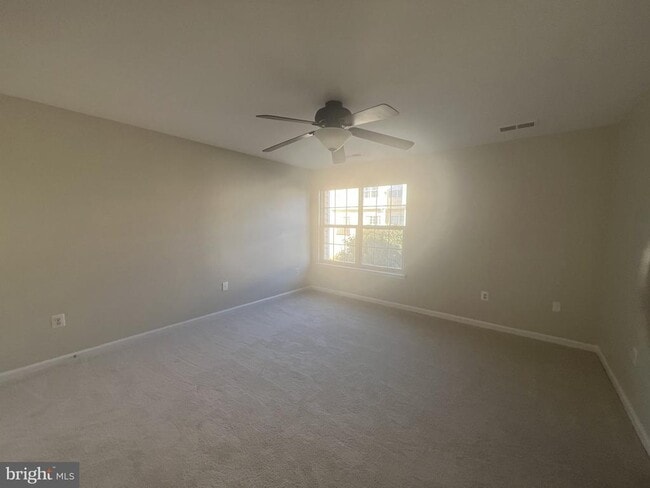 Building Photo - 2265 Forsythia Dr