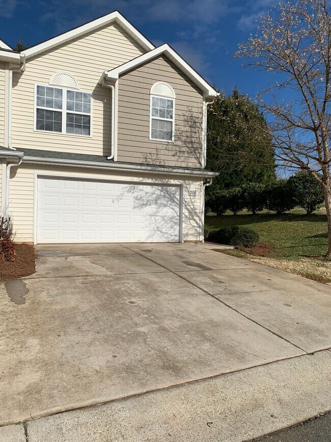 Foto del edificio - 205 Clusters Cir