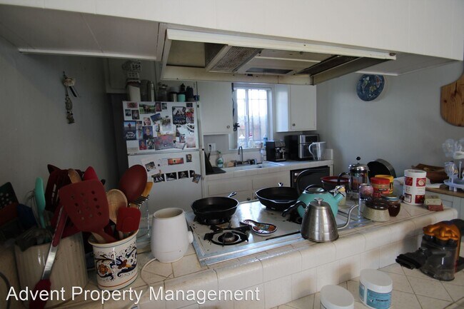 Building Photo - 2 br, 1.5 bath House - 4831 Muir Ave Unit B
