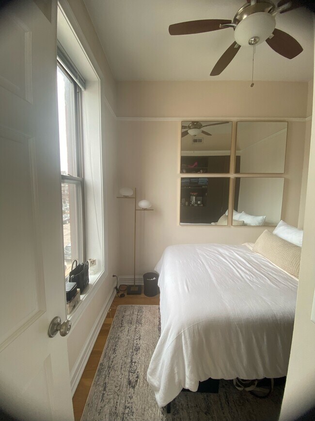 Foto del edificio - 2856 N Racine Ave