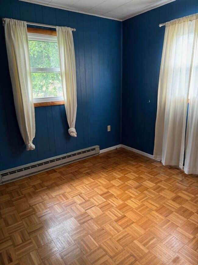 Foto del edificio - Above Garage Apartment