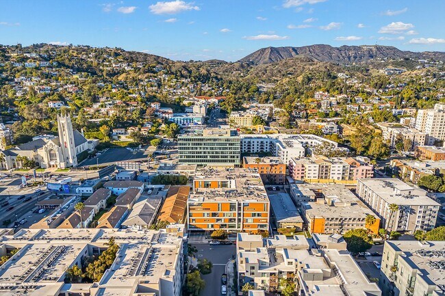 Foto del edificio - SPECIAL OFFER: TWO WEEKS FREE AT Hollywood Luxury Condo — 2 Beds • 2.5 Baths • Prime Location