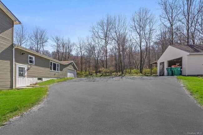 Building Photo - 147 W Hook Rd