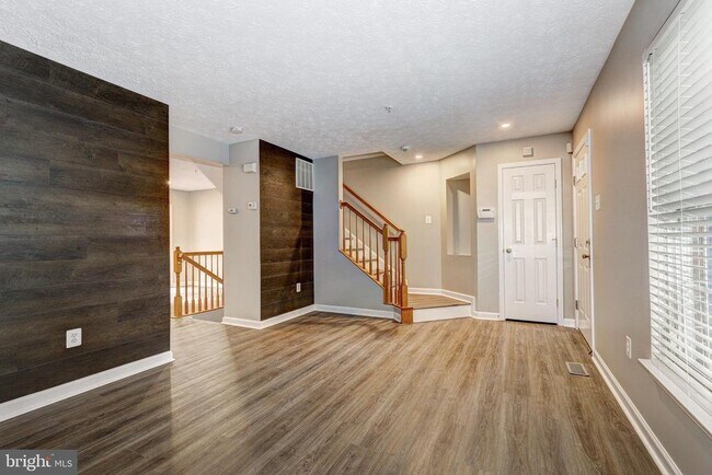Foto del edificio - 9306 Vanguard Ct