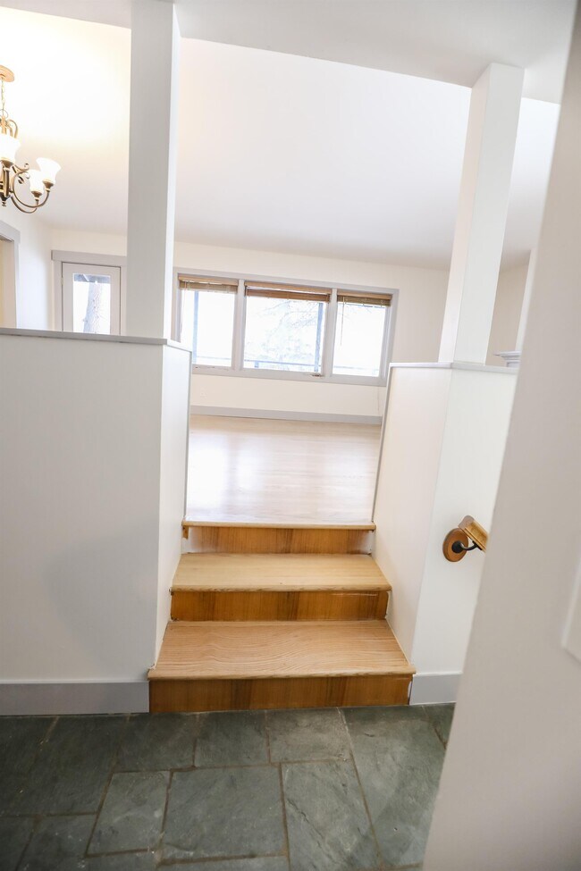 Foto del edificio - 716 S Neyland Ave