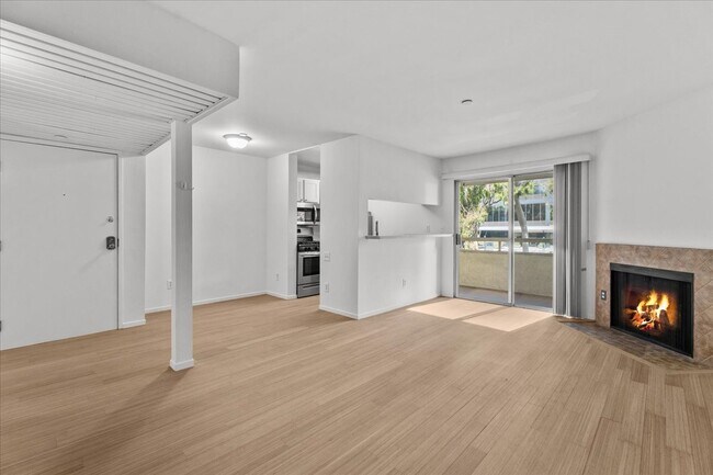 Foto del edificio - 10960 Ashton Ave