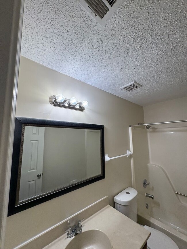Foto del edificio - 6459 Summer Creek E