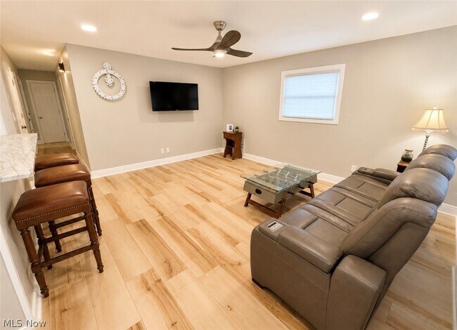 Building Photo - 2065 Hackberry St