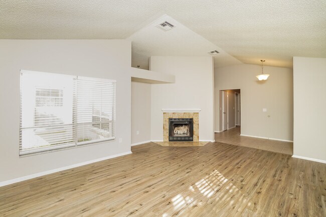 Building Photo - 15155 Nighthawk Dr