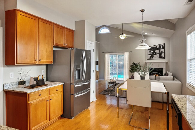 Building Photo - 2211 Stony Bottom Dr