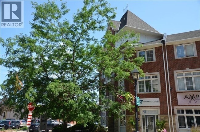 Building Photo - 406 Almas Common